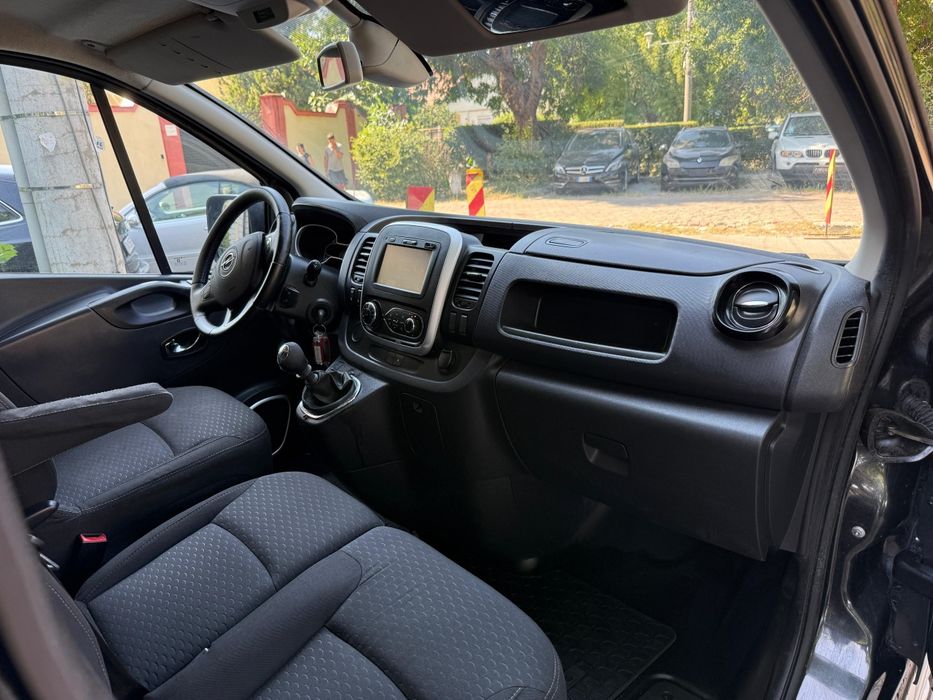 Opel Vivaro mod Extra lung 2016 climatronic,Navi,camera marsalier, impecabil !