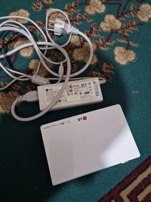 Кинопроектор LG продам