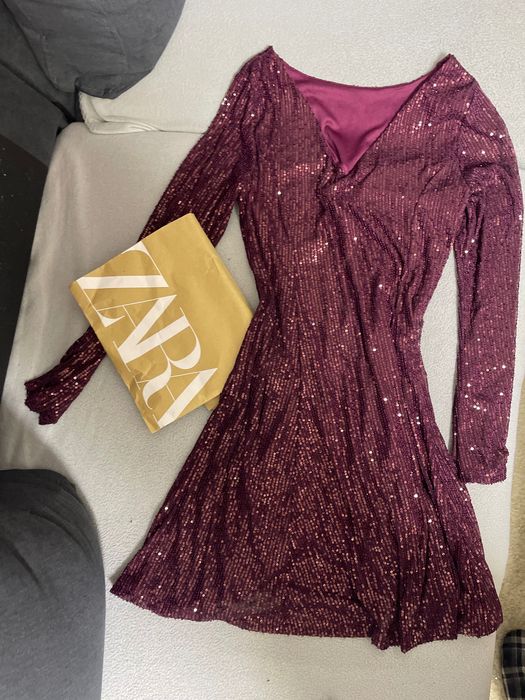 Чисто нова бордо рокля с пайети