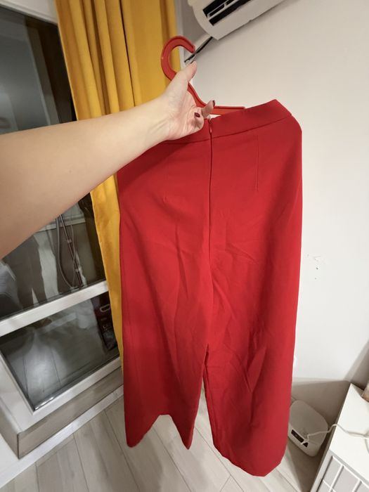 Продам красные брюки