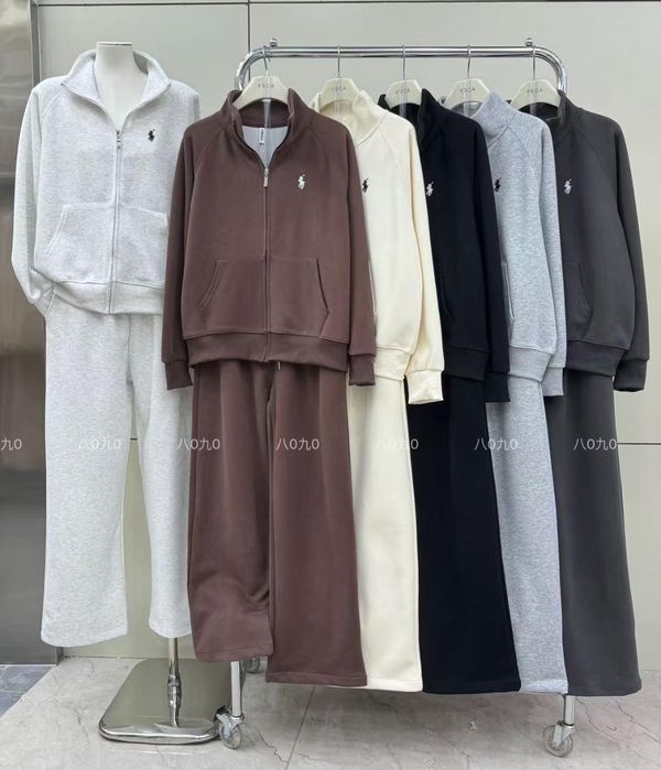 Продам костюмы цвета разные