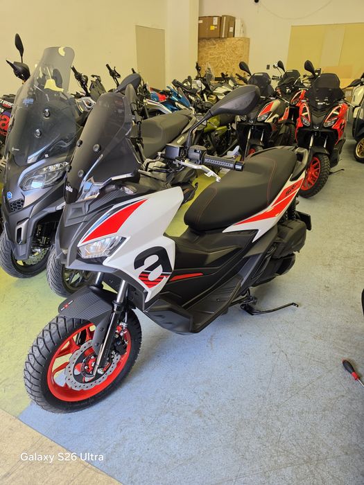 APRILIA SR GT 125 –1100km,garanție,revizia făcută, accesorii