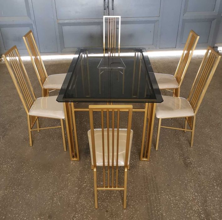 Стол со стульями