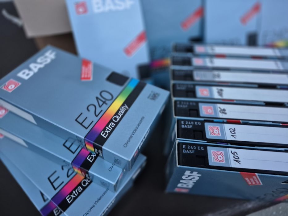 Vând 65 casete video VHS originale 240 minute colectie de filme