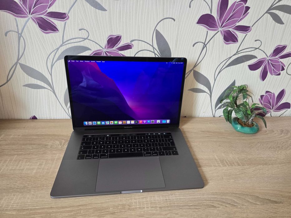 MacBook Pro 15 | i7 | 16GB | 500GB |
