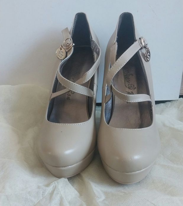 Продаются новые босоножки