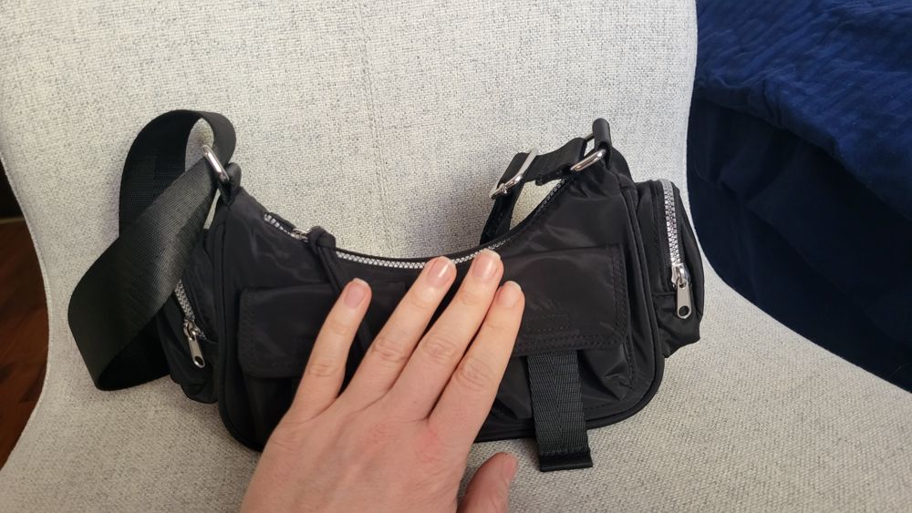 Малка дамска чанта, черна, cargo стил, H&M