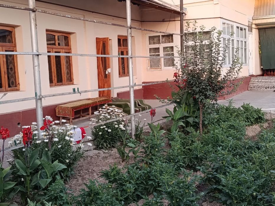 Zangi ota uy 5 sotx 6 ta xona