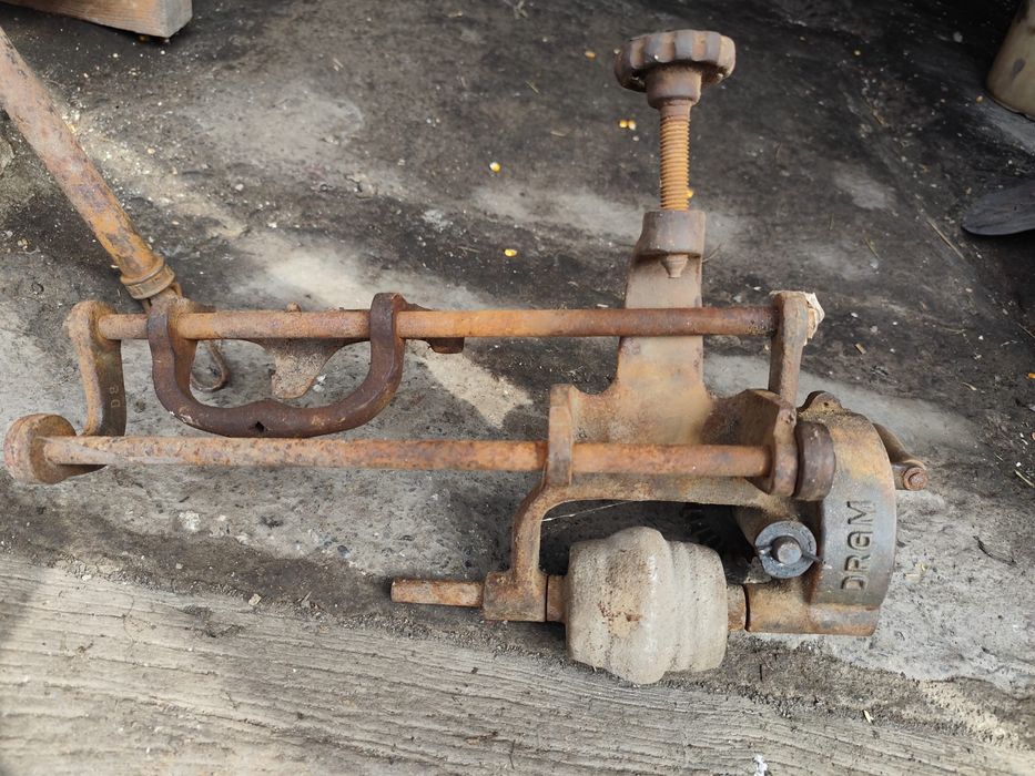 Pun la vanzare aceste  obiecte