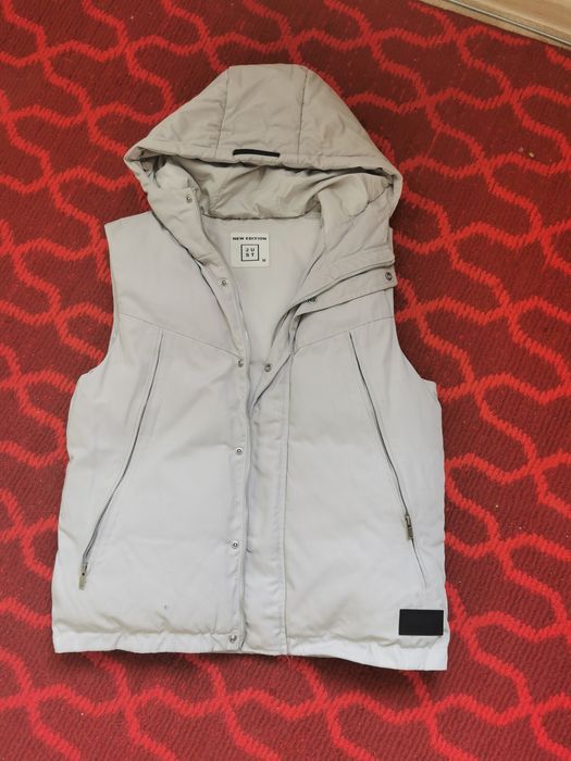 Жилетка очень тёплая с капюшоном