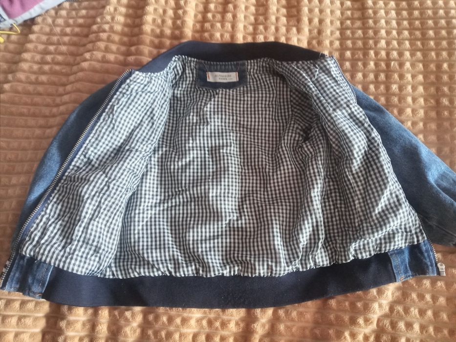 Продам джинсовку на мальчика в хорошем состоянии