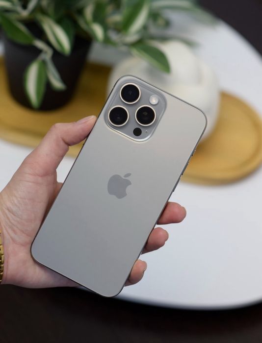 iPhone 15 PRO MAX • 256 GB • 94% Bateria