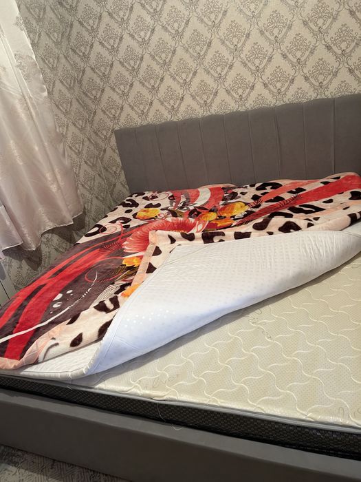 Продам кровать с матрасом