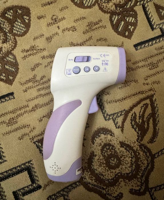 Продам без контактный термометр