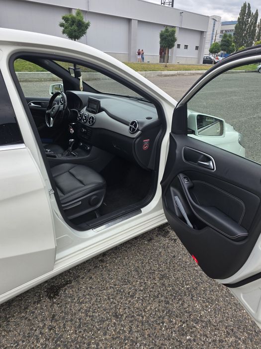 Mercedes-Benz B 180 CDI • 1.8 Motor Mercedes • Panoramic • Xenon • Piele