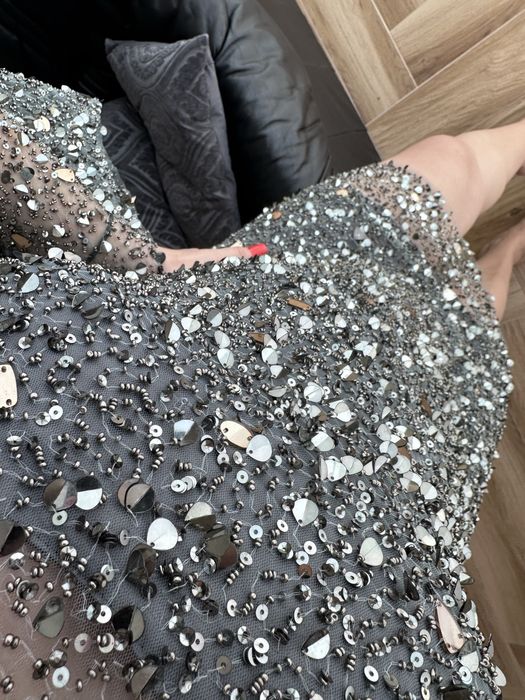 Rochie broderie pietricele culoare antracit .