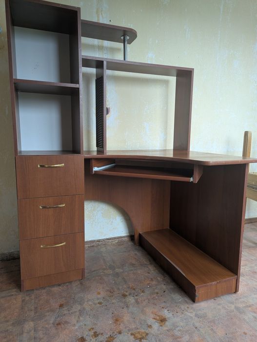 Продам компьютерный стол