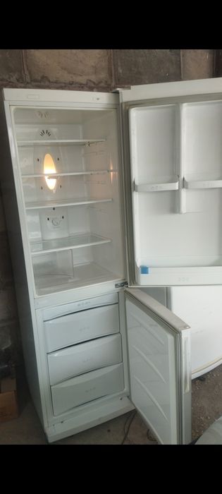 Продам рабочий холодильник LG