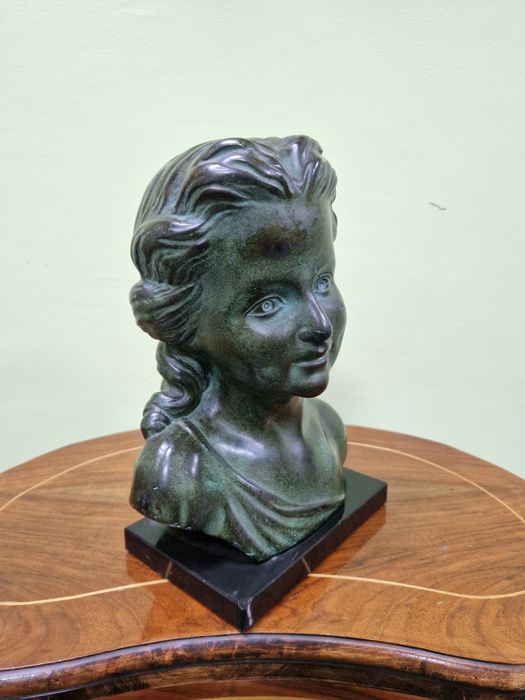 Уникален антикварен авторски френски керамичен бюст