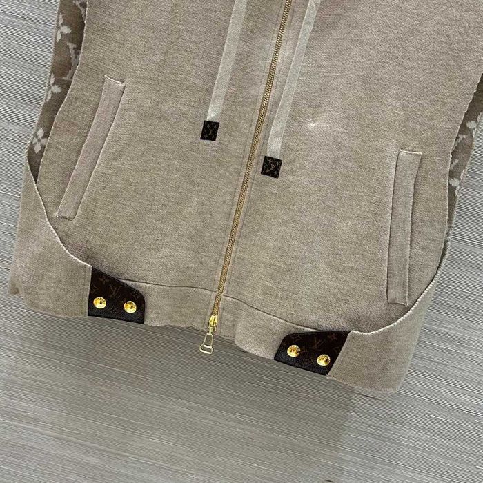 Vesta Louis Vuitton - calitate premium prezentare completa