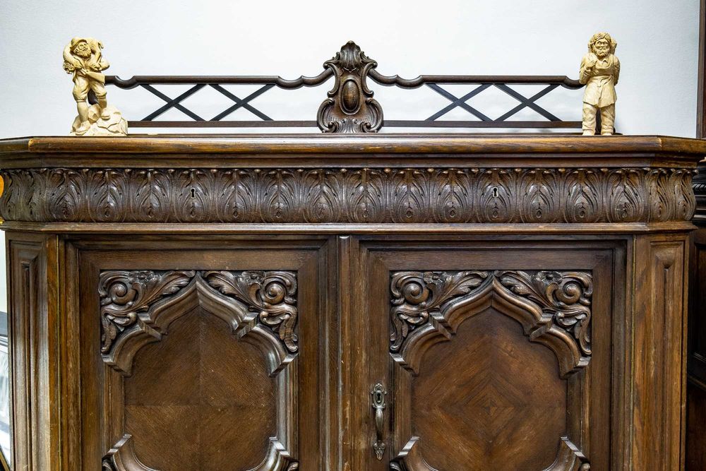 Старинен скрин масив. Шкаф.