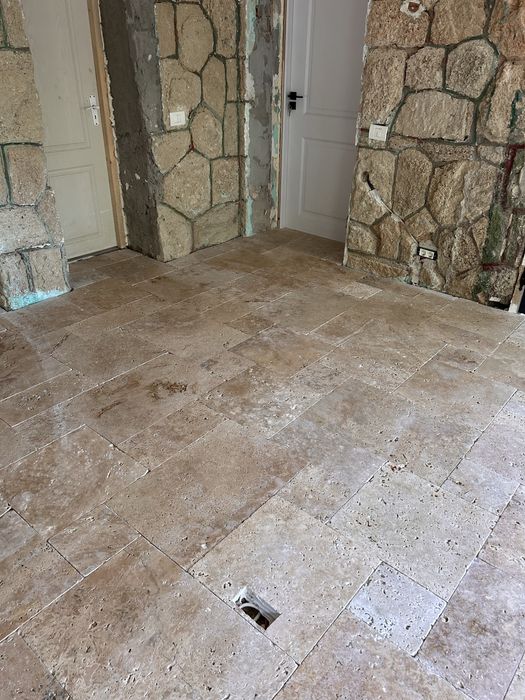 Executam lucrari interioare case si apartamente avem si instalator in