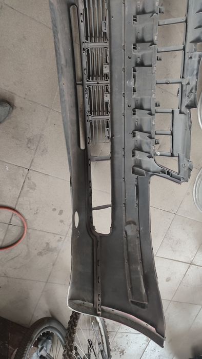 Передний бампер на Пассат в5