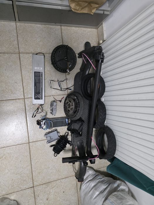 Vand piese trotineta xiaomi pro 2 citiți descrierea