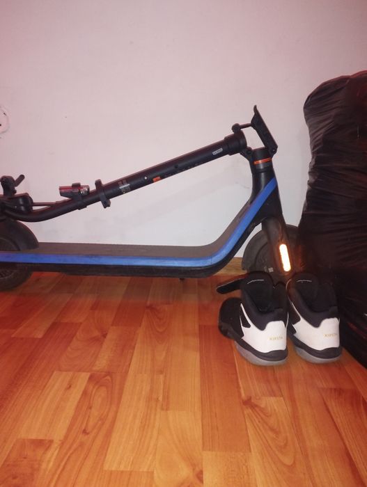 Vând trotineta electrica NINEBOT eKickScooter C2 Pro, 7 inch, negru-albastru
4.40
(5 recenzii)