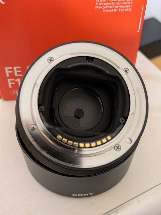Sony FE 50mm f/1.8 cu accesorii
