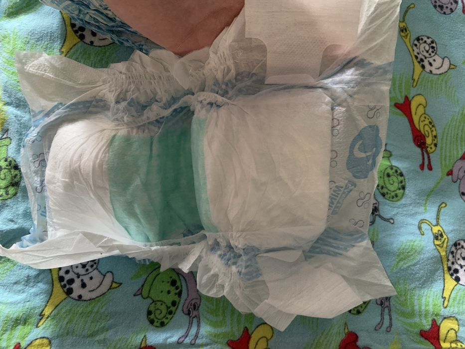 Продам подгузники 2 пачки 3000