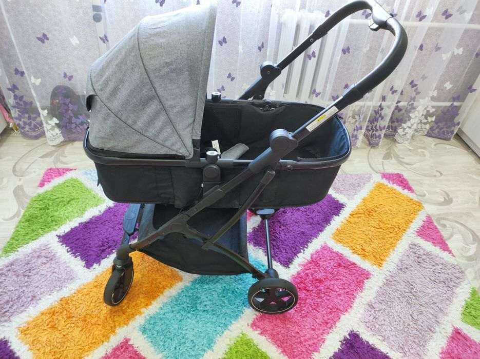 Коляска очень легкая, для новорожденных