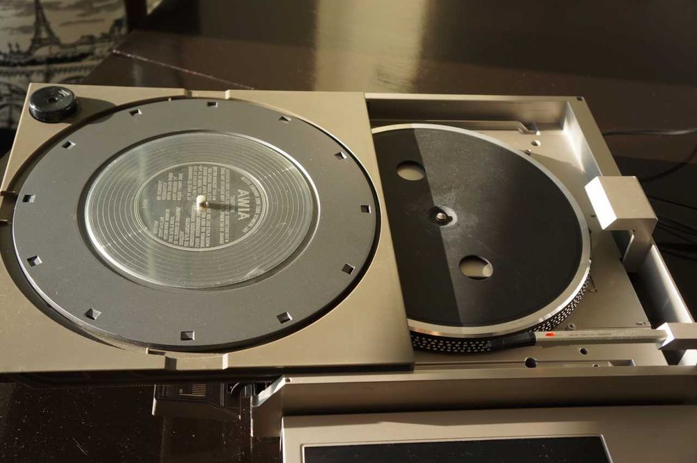 Тангенциален грамофон AIWA LX-100
