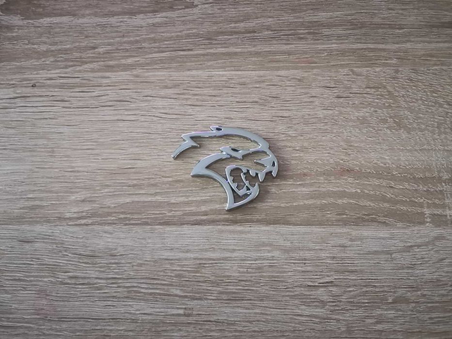 Hellcat лого сребриста емблема дясна