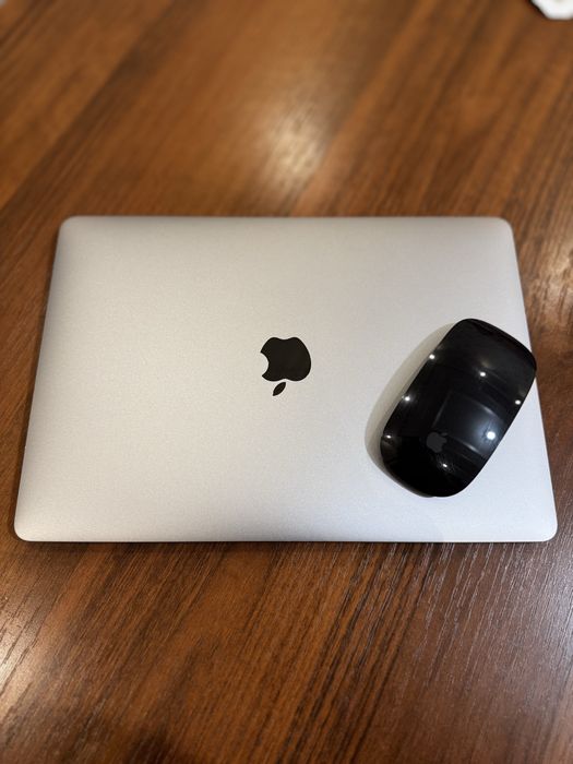 Macbook pro sotiladi