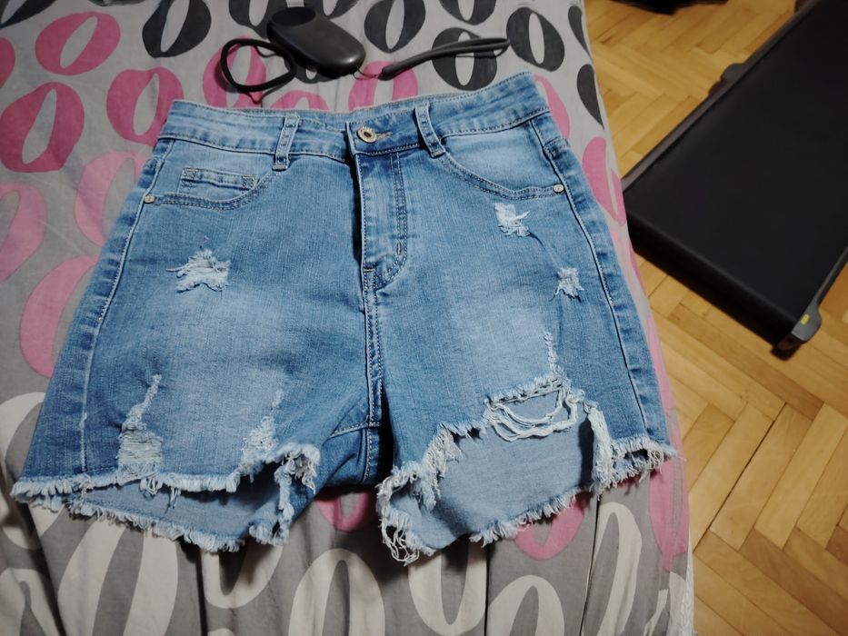 Къси модерни дънкови панталонки