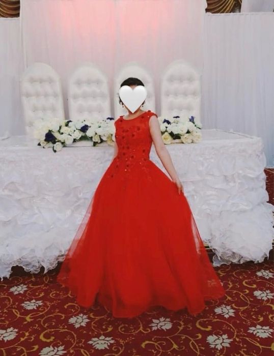 Вечернее, выпускное платье носила 1 раз