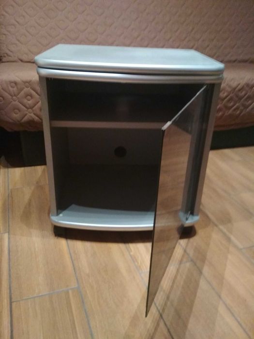 Продавам шкаф за телевизор