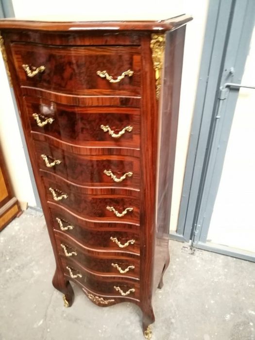 Superb săptămânal comodina in stil francez cu intarsii și elemente din