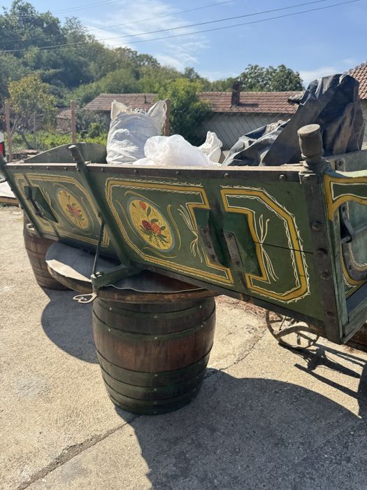 Сандък от каруца в перфектно състояние с метален обков