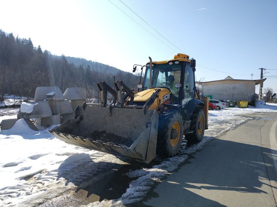 De închiriat excavator de 9 tone  buldo cu picon