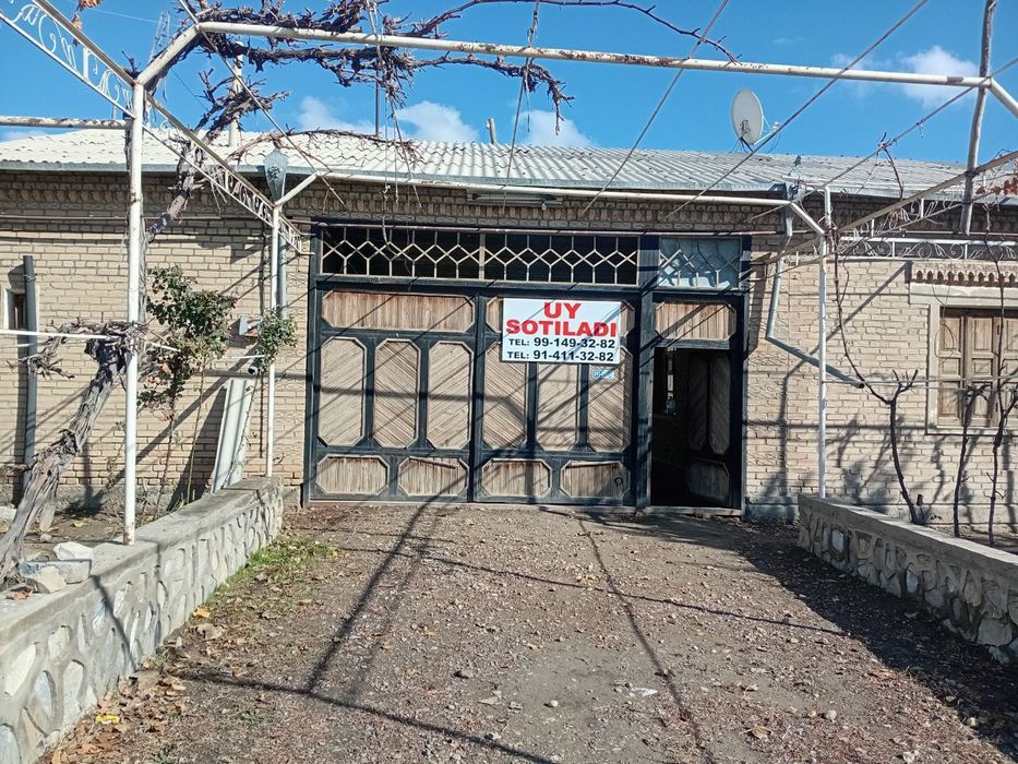 Uy sotiladi uchastka