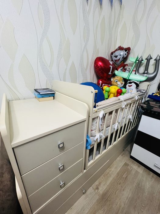 Кроватка-трансформер + пеленальный стол