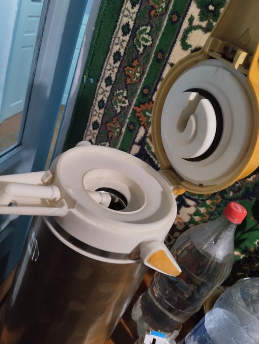 Термос на 3. 2 литра продам.