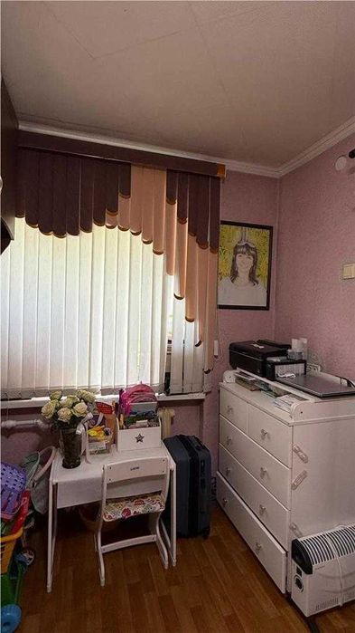 продам 2 комнатную с мебелью