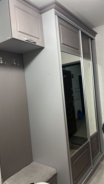 Шкаф для прихожей комбинированный