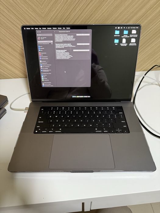 Apple Macbook Pro M2