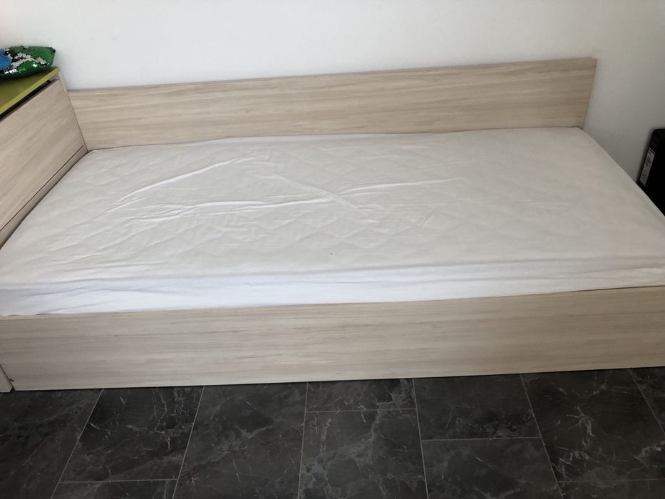 Детска стая- легло, матрак, ракла и бюро