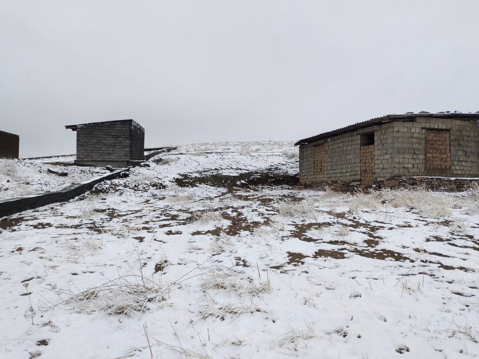 Қурилиши тугалланмаган участка сотилади