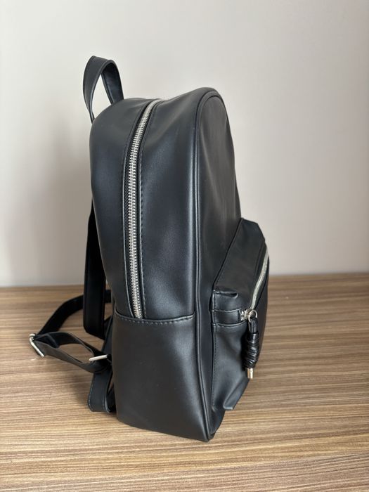 Черна кожена раница Cropp